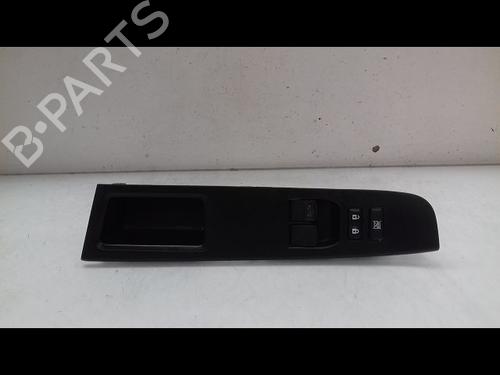 Used Left front window switch TOYOTA YARIS (_P13_) 1.5 (NSP131_) (112 hp) 14957187