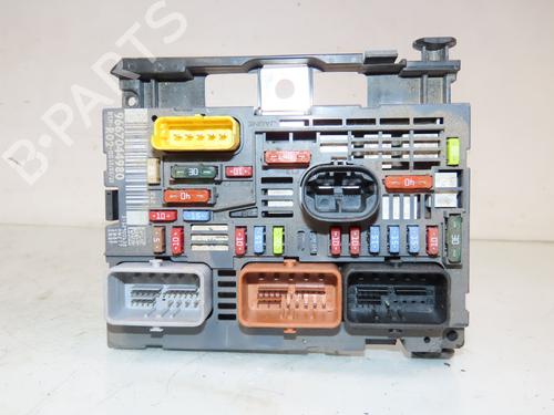 Used Fuse box PEUGEOT 3008 I MPV (0U_) 1.6 HDi (112 hp) 27926111