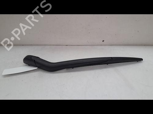 Used Rear windshield wiper arm TOYOTA YARIS (_P13_) 1.5 Hybrid (NHP130_, NHP130) (101 hp) 15237846