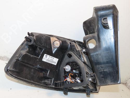 Højre baglygte PEUGEOT 5008 II (MC_, MJ_, MR_, M4_) 1.5 BlueHDi 130 (MCYHZJ, MCYHZR, MCYHZX) (131 hp) 31325289