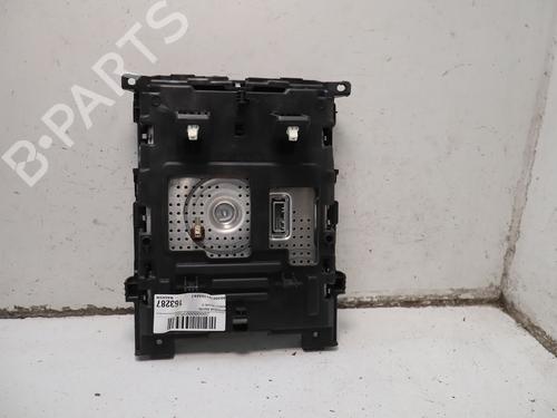 display-monitor-renault-megane-iv-hatchback-b9amn_-2015-33712280 main image