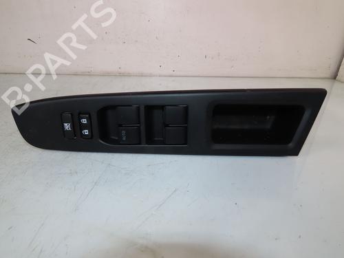 Used Left front window switch TOYOTA YARIS (_P13_) 1.5 Hybrid (NHP130_) (101 hp) 30953524