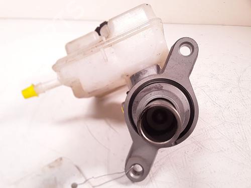 Used Brake master cylinder RENAULT TWINGO III (BCM_, BCA_) [2014-2026]  23150602