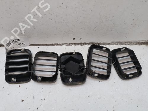 Used Grille Grille SUZUKI JIMNY Closed Off-Road Vehicle (SN) 1.3 16V 4x4 (SN413, JB43) (86 hp) 35748005 35748005
