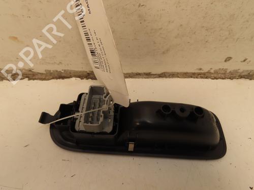 Used Left front window switch RENAULT CLIO III (BR0/1, CR0/1) 1.2 16V (BR02, BR0J, BR11, CR02, CR0J, CR11) (75 hp) 31276817