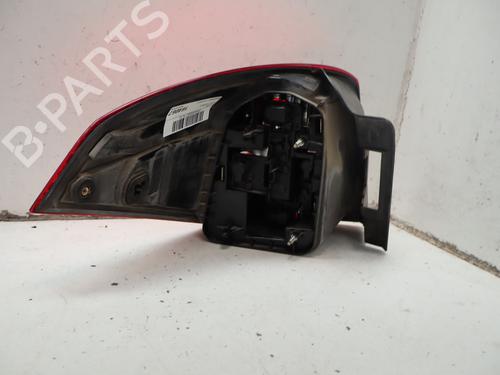 Farolim direito Farolim direito RENAULT LAGUNA III Grandtour (KT0/1) 2.0 dCi (KT07, KT0J, KT14, KT1A, KT1S) (131 hp) 35496159 35496159