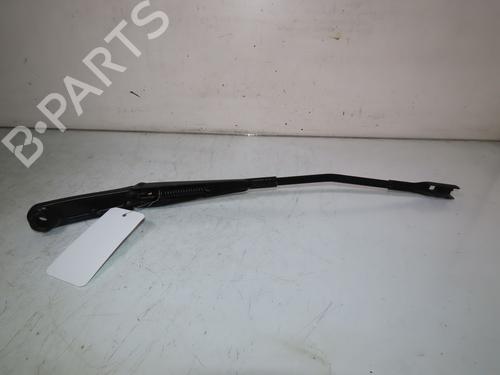Used Front windshield wiper arm AUDI Q2 (GAB, GAG) 35 TDI (150 hp) 26968592