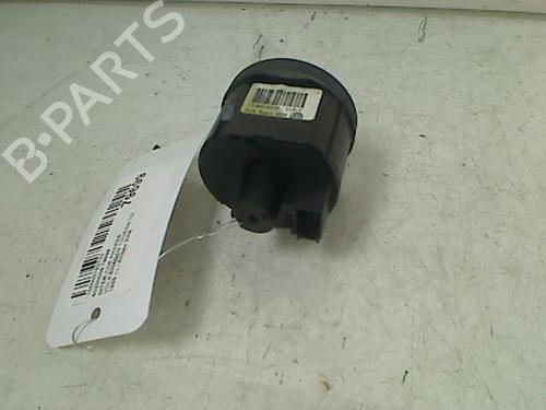 Used Headlight switch VW TOURAN (1T1, 1T2) 2.0 TDI (136 hp) 8975540