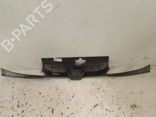 Used Grille PEUGEOT 206 Hatchback (2A/C) 1.6 i (89 hp) 27373144