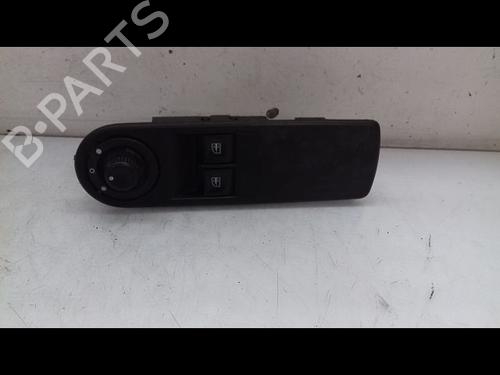 Used Left front window switch RENAULT CLIO IV (BH_) 0.9 TCe 90 (BHNF, BHMA, BHMH, BHJK, BHJR) (90 hp) 15047642