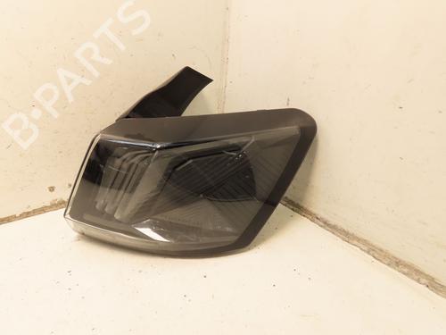 Used Right taillight Right taillight PEUGEOT 3008 II SUV (MC_, MR_, MJ_, M4_) 1.5 BlueHDi 130 (131 hp) 33137890 33137890