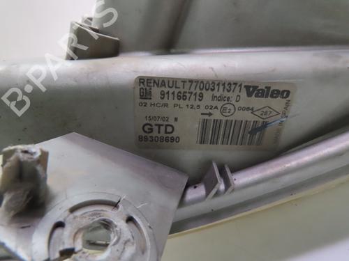 Used Left headlight RENAULT TRAFIC II Van (FL) 1.9 dCi 100 (FL0C) (101 hp) 15685780