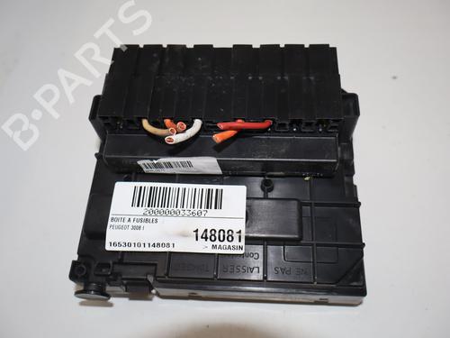 Used Fuse box Fuse box 36573215 36573215