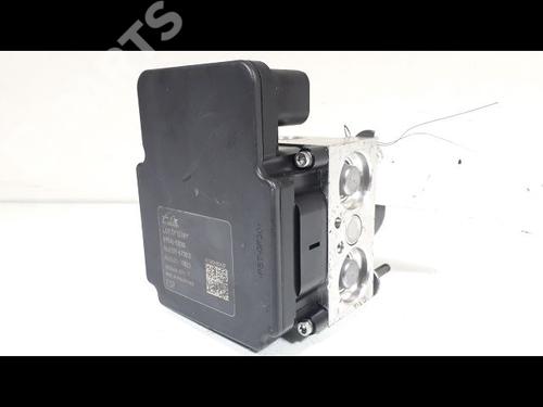 Used ABS pump TOYOTA YARIS (_P13_) 1.4 D (NLP130_, NLP130) (90 hp) 10684389