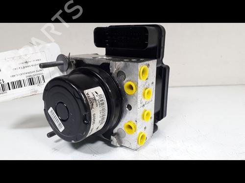 Used ABS pump TOYOTA YARIS (_P13_) 1.4 D (NLP130_, NLP130) (90 hp) 10684389