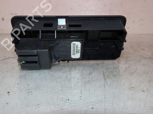 right-rear-window-switch-land-rover-discovery-iii-l319-27-td-4x4-yud501080pvj-2004-2005-2006-2007-2008-2009-20217999 main image