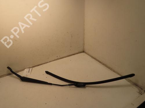 Used Front windshield wiper arm FIAT 500X (334_) 1.3 D Multijet (334AXH1A) (95 hp) 30892737