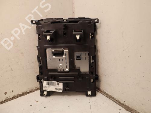 display-monitor-renault-megane-iv-hatchback-b9amn_-2015-33188652 main image