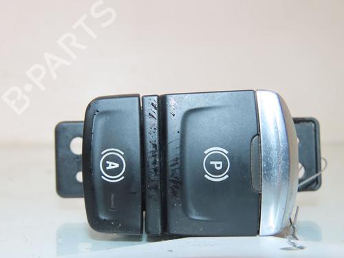 Parkbremsarm/handtak RENAULT MEGANE IV Hatchback (B9A/M/N_) 1.5 Blue dCi 115 (B9A6) (116 hp) 30952137