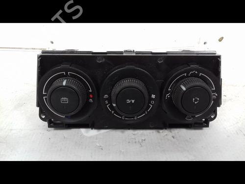 climate-control-citroen-c3-picasso-sh_-16-hdi-90-00006452n0-2008-8994308 main image