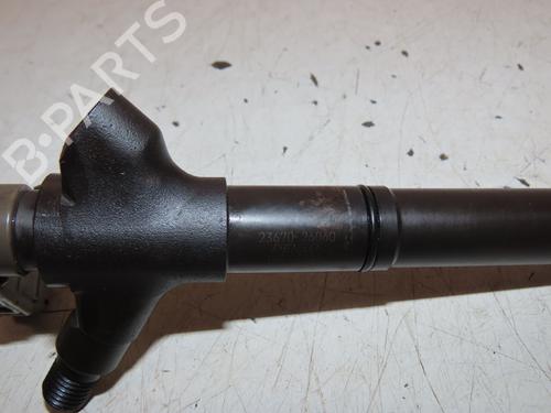 Inyector TOYOTA RAV 4 III (_A3_) 2.2 D 4WD (ALA30_, ALA30R) (150 hp) 30797937