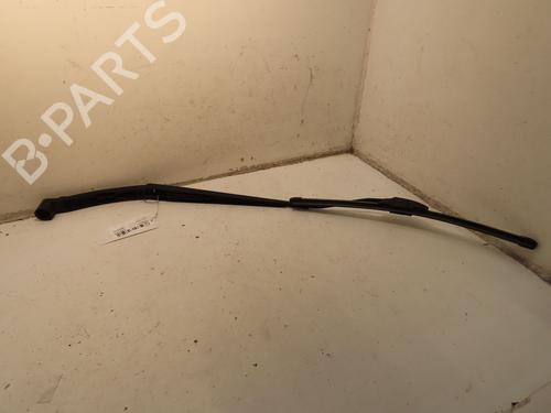 Used Front windshield wiper arm RENAULT KADJAR (HA_, HL_) 1.6 dCi 130 4x4 (HLA4) (130 hp) 31141388