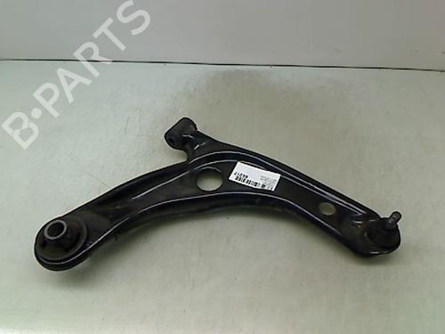 Used Right front suspension arm TOYOTA YARIS (_P13_) 1.5 (NSP131_) (112 hp) 15744967