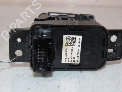 hand-brake-renault-arkana-i-lcm_-ldn_-2019-26876629 main image