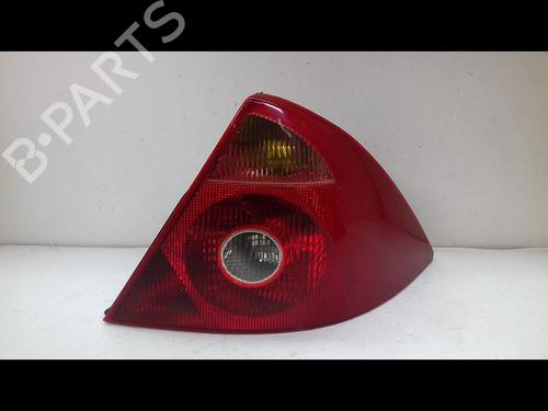 Used Right taillight FORD MONDEO III (B5Y) 1.8 16V (125 hp) 8998485