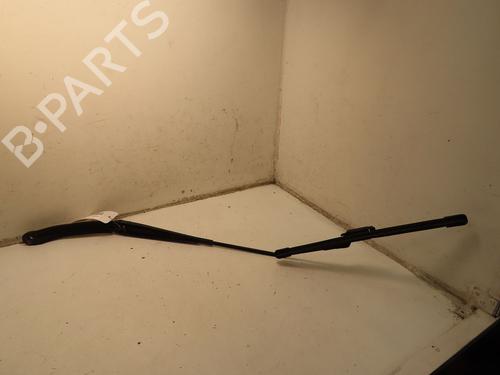 Used Front windshield wiper arm FIAT 500X (334_) 1.3 D Multijet (334AXH1A) (95 hp) 30892736