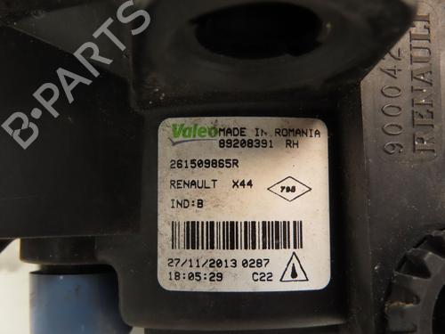 Used Right front fog light RENAULT TWINGO II (CN0_) 1.2 16V (CN04, CN0B) (75 hp) 28105944