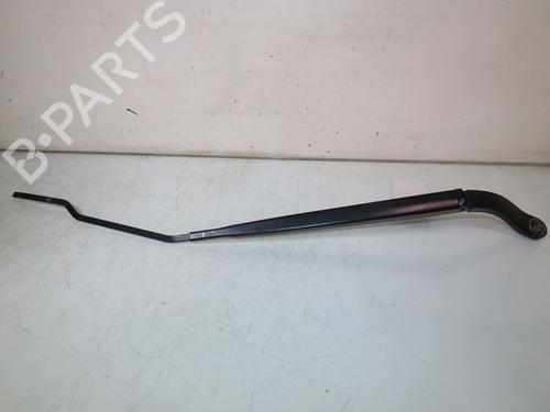 Used Front windshield wiper arm RENAULT MEGANE IV Hatchback (B9A/M/N_) 1.5 Blue dCi 115 (B9A6) (116 hp) 26702352