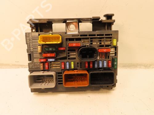 Used Fuse box PEUGEOT 5008 (0U_, 0E_) 1.6 HDi (114 hp) 30950612