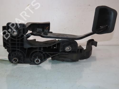 pedal-renault-arkana-i-lcm_-ldn_-2019-30117376 main image