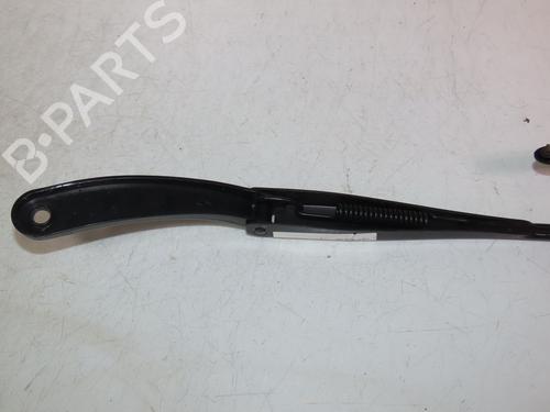 front-windshield-wiper-arm-renault-arkana-i-lcm_-ldn_-2019-24920270 main image