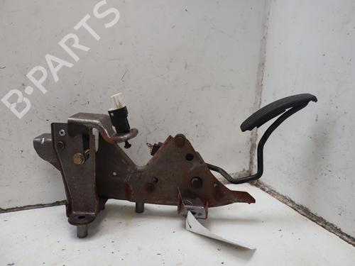 pedal-renault-clio-iii-br01-cr01-2005-2006-2007-2008-2009-2010-2011-2012-2013-2014-34573085 main image