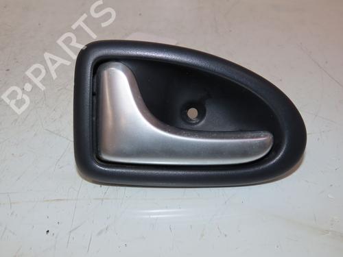 Venstre foran invendig håndtak RENAULT CLIO II (BB_, CB_) 1.5 dCi (B/CB08) (82 hp) 24575962