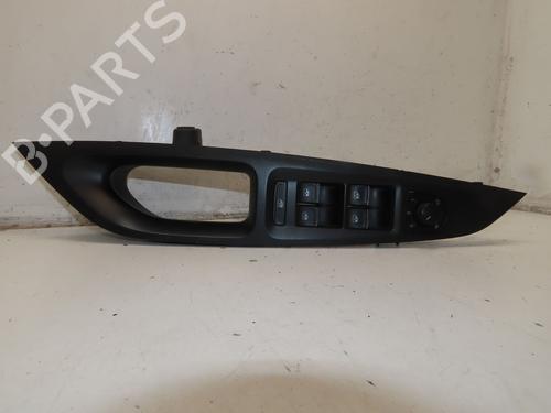 Used Left front window switch SEAT LEON (5F1) 1.5 TSI (150 hp) 30953536