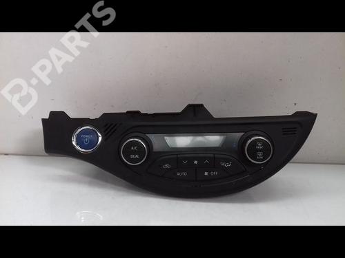 Used Climate control TOYOTA YARIS (_P13_) 1.5 Hybrid (NHP130_, NHP130) (101 hp) 9520016