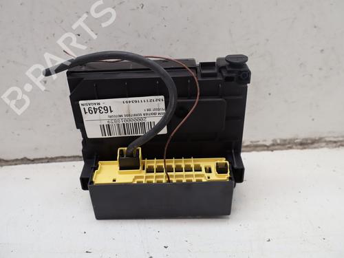 Used Fuse box Fuse box PEUGEOT 308 II (LB_, LP_, LW_, LH_, L3_) 1.6 HDi / BlueHDi 115 (115 hp) 34573093 34573093