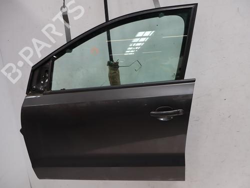 Used Left front door Left front door 39219799 39219799