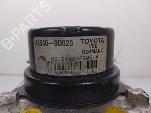 Used ABS pump TOYOTA YARIS (_P13_) 1.0 (KSP130_, KSP130) (69 hp) 12095508