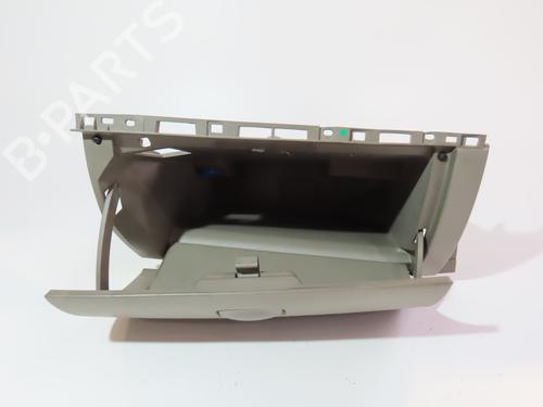 Used Glove box Glove box RENAULT CLIO III (BR0/1, CR0/1) 1.5 dCi (BR0H, CR0H, CR1S, BR1S) (106 hp) 17996124 17996124