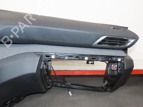 Used Dashboard Dashboard PEUGEOT 5008 II (MC_, MJ_, MR_, M4_) 1.5 BlueHDi 130 (MCYHZJ, MCYHZR, MCYHZX) (131 hp) 33808621 33808621