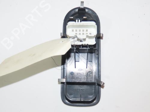 Used Left front window switch RENAULT CLIO III Grandtour (KR0/1_) 1.5 dCi (KR0F) (86 hp) 28082416