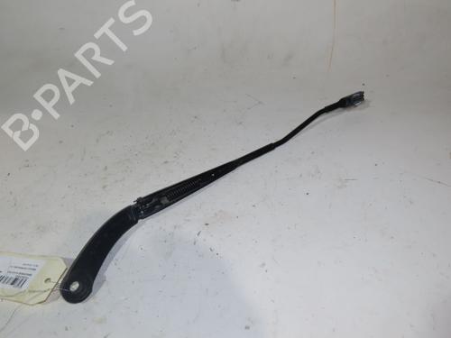 Used Front windshield wiper arm RENAULT EXPRESS Box Body/MPV 1.5 Blue dCi 75 (F6AA) (75 hp) 19748291