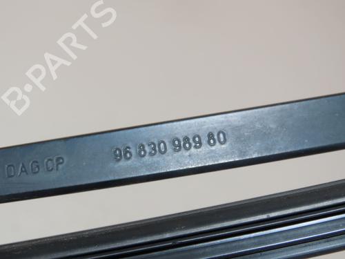 Used Front windshield wiper arm PEUGEOT 3008 I MPV (0U_) 2.0 HDi 150 / BlueHDi 150 (150 hp) 24832966