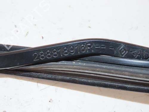 Used Front windshield wiper arm RENAULT CLIO III (BR0/1, CR0/1) 1.5 dCi (C/BR0G, C/BR1G) (68 hp) 27373520