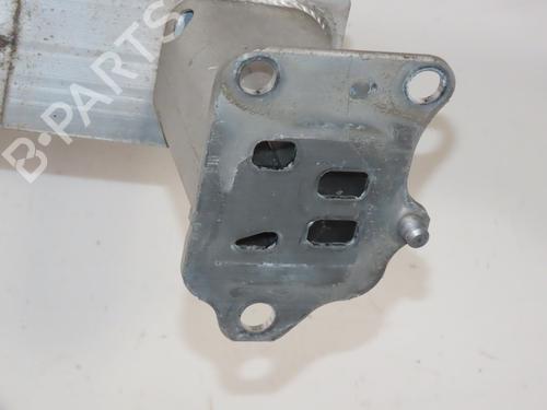 Used Front bumper reinforcement Front bumper reinforcement 38182850 38182850
