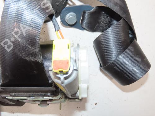 front-right-seatbelt-citroen-c4-cactus-2014-40051799 main image